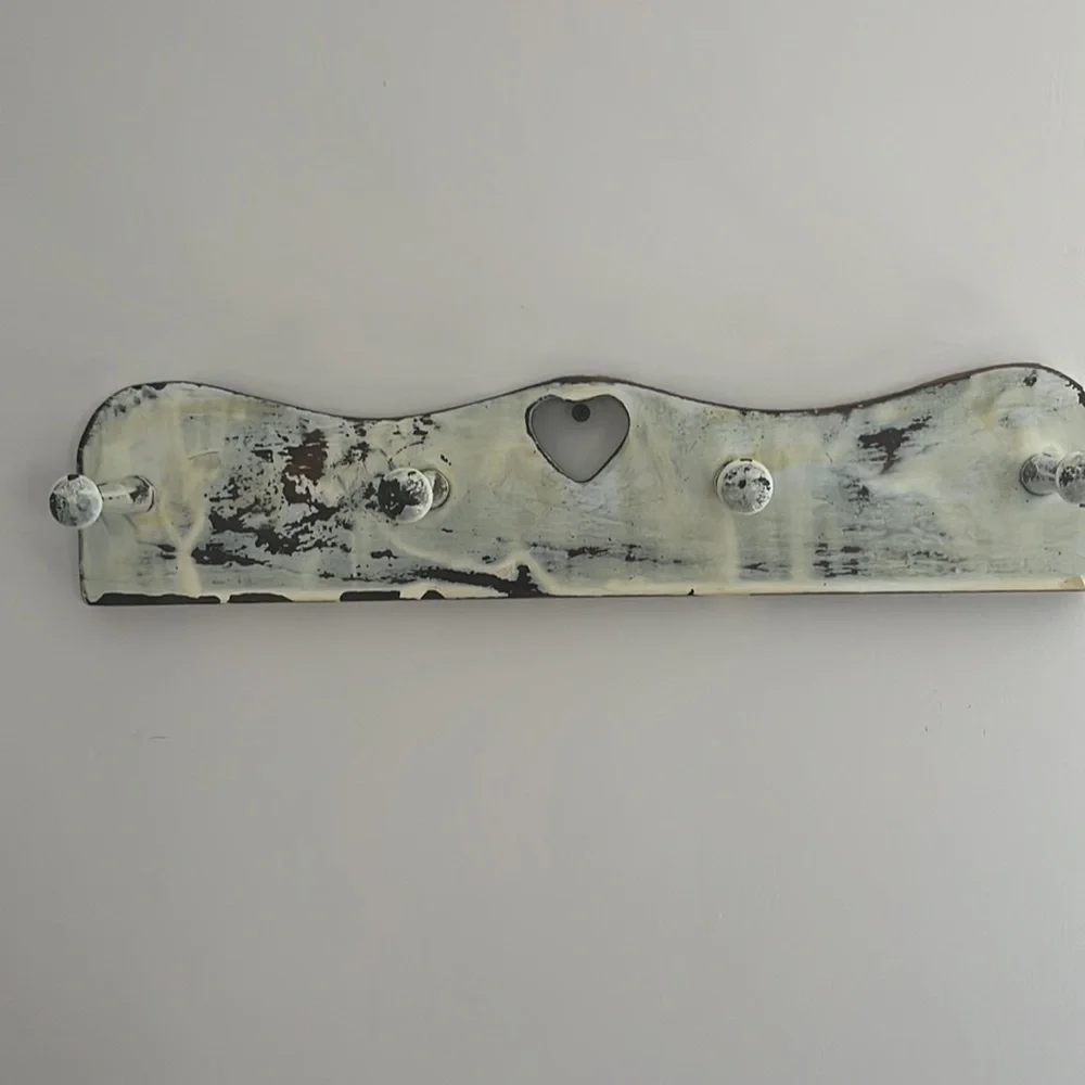 Wall Hanger With 4 Dowels